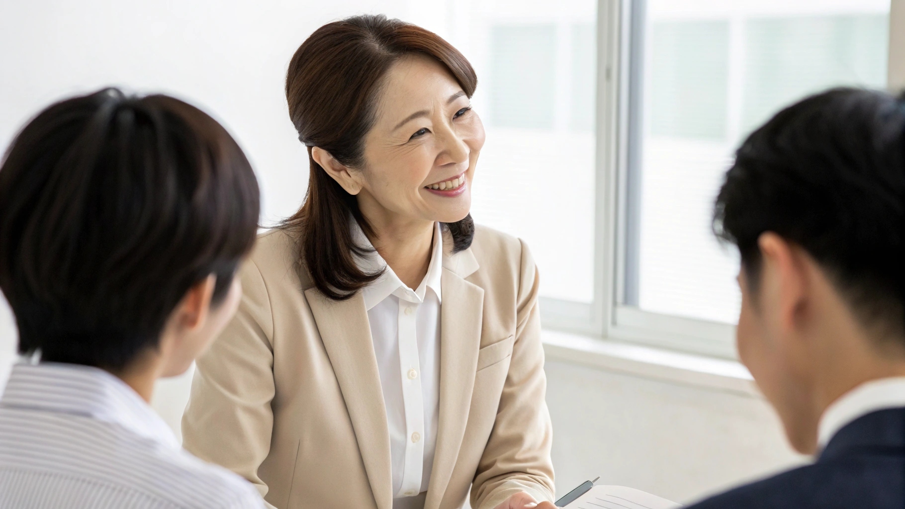 自信を持って会議を進めている人